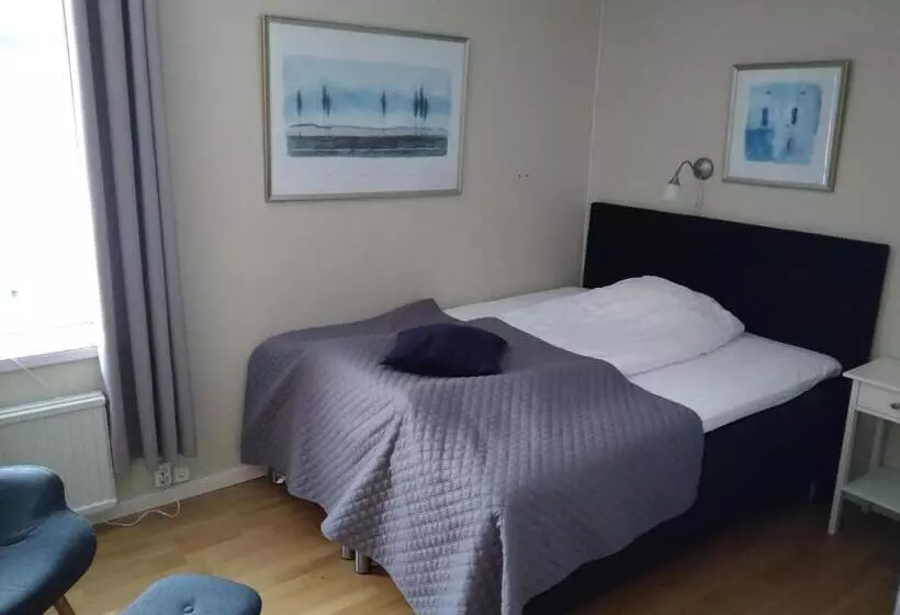 Hotelli L Strandvillan B&b