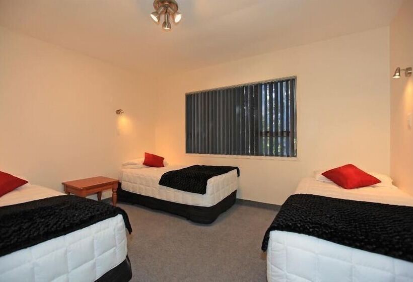 Kapiti Lindale Motel And Conference Centre