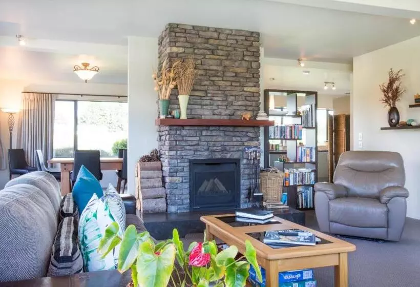 Manuka Lodge B&b