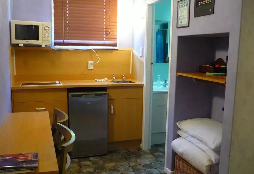 Safari Motel