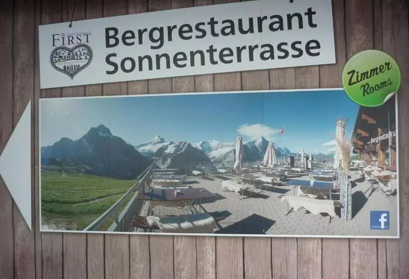 ユースホステル Berggasthaus First   Only Accessible By Cable Car