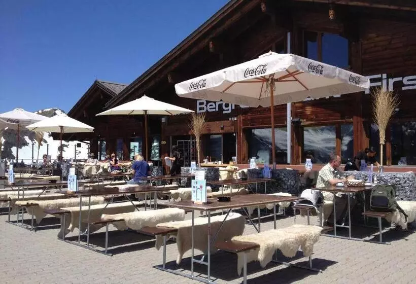 ユースホステル Berggasthaus First   Only Accessible By Cable Car