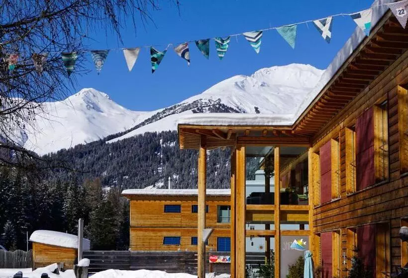 تختخواب و صبحانه Shima Davos