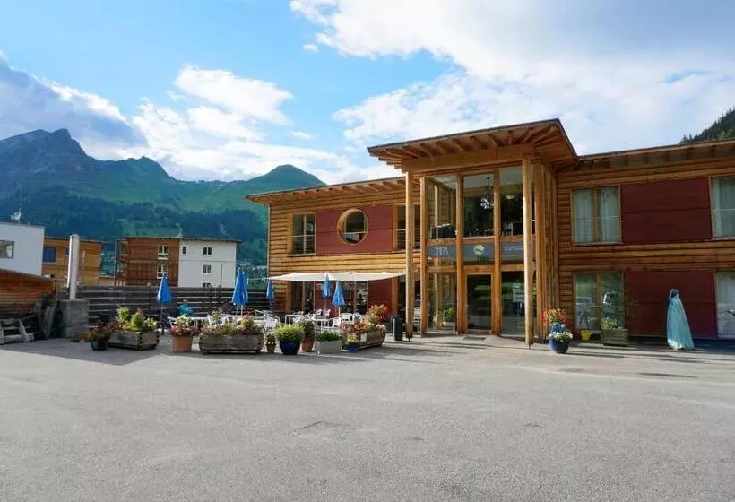 تختخواب و صبحانه Shima Davos