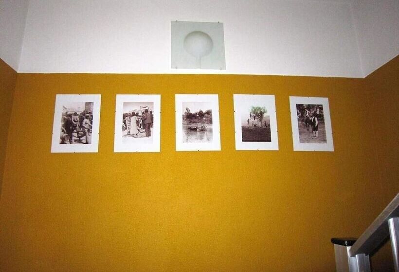 E Nove Lounge Hostel Caffe