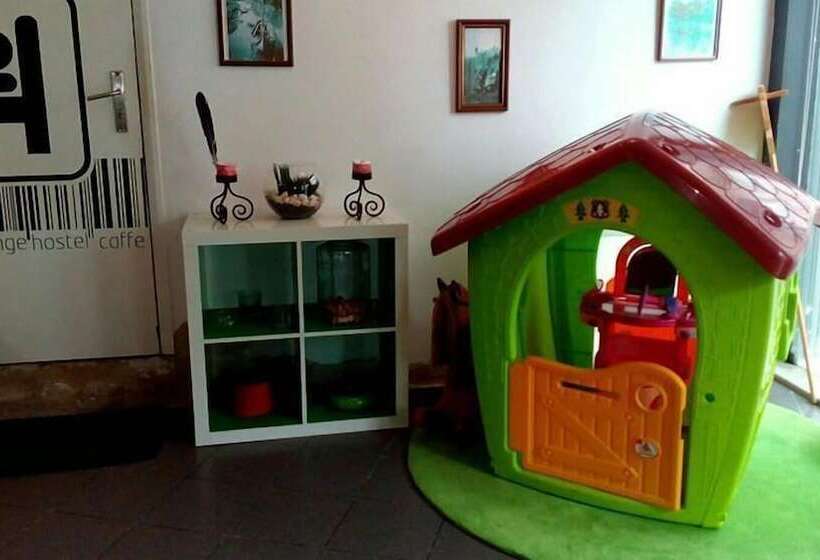 E Nove Lounge Hostel Caffe