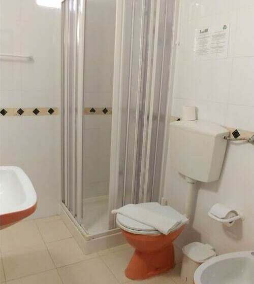 E Nove Lounge Hostel Caffe