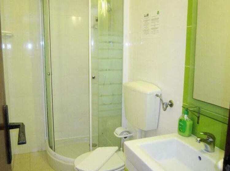 E Nove Lounge Hostel Caffe