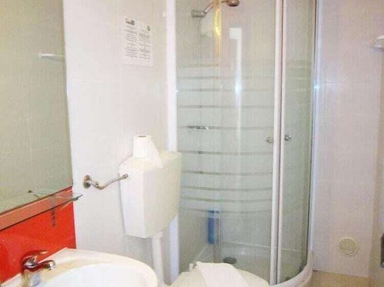 E Nove Lounge Hostel Caffe