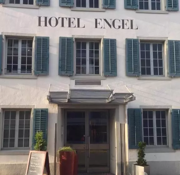 Hotelli Engel Am Bahnhof