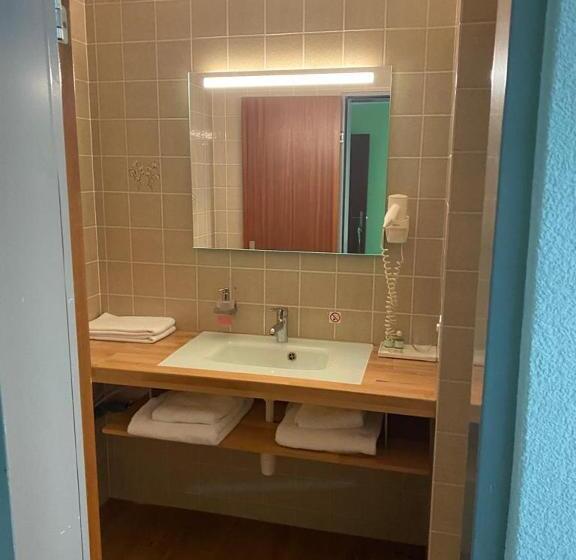 Hotel Studios With Kitchenette