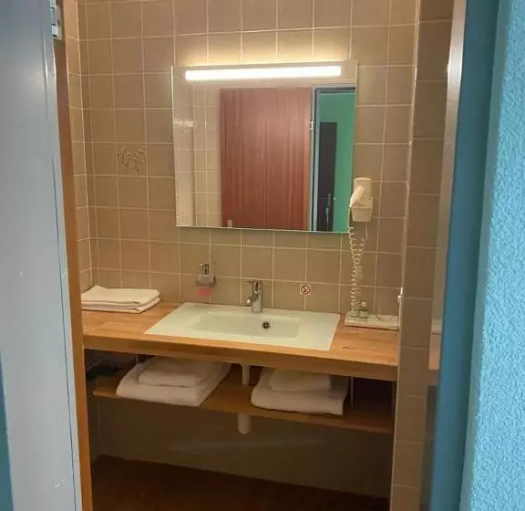 Hotel Studios With Kitchenette