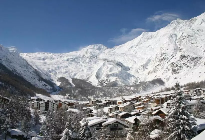 هتل The Larix Ski In Ski Out