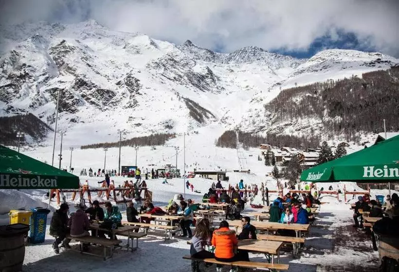 هتل The Larix Ski In Ski Out