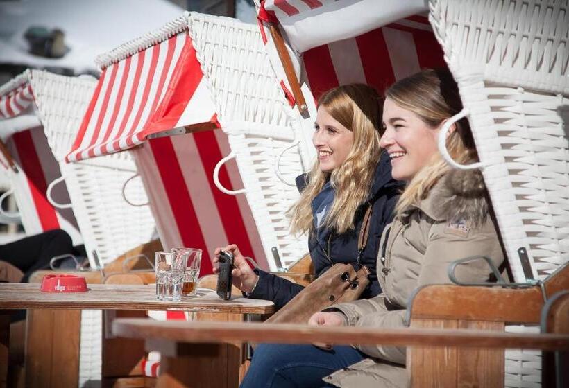 ホテル The Larix Ski In Ski Out