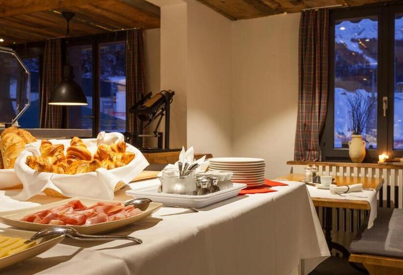 ホテル The Larix Ski In Ski Out