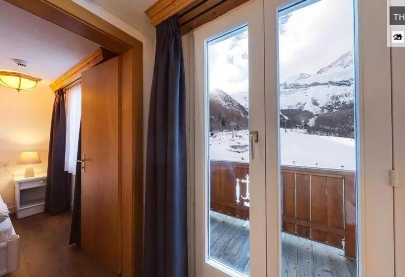 هتل The Larix Ski In Ski Out