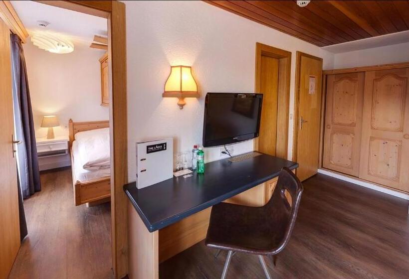 ホテル The Larix Ski In Ski Out