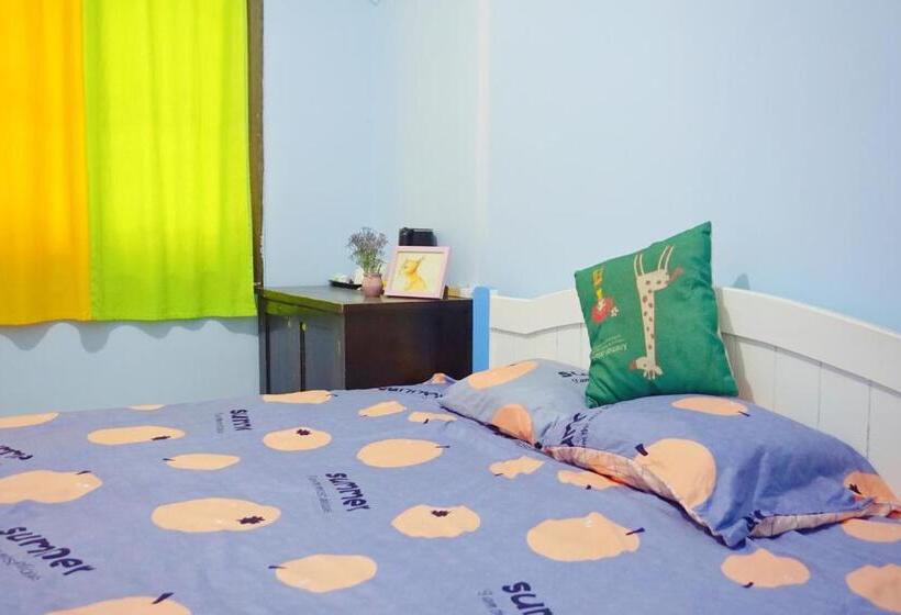 Общежитие 桂林时光驿青年客栈