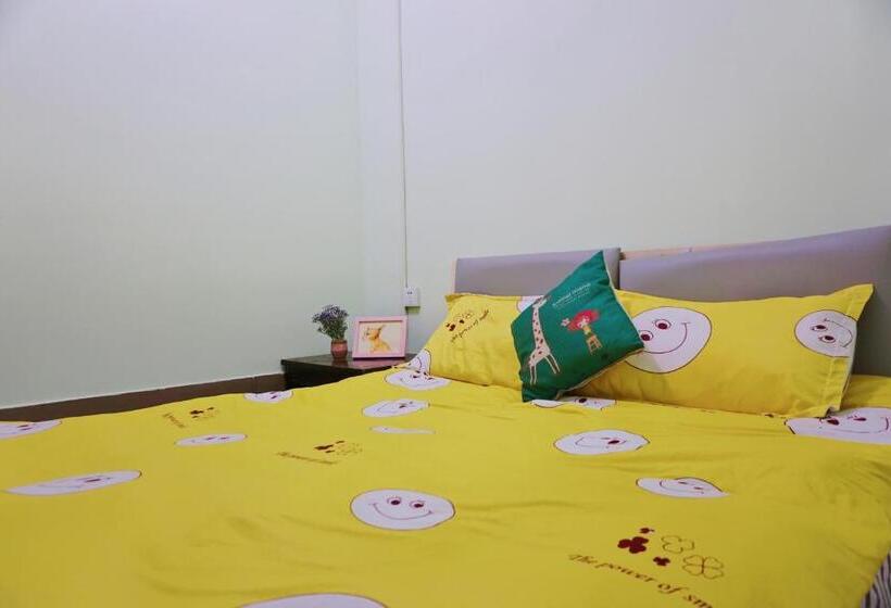 Общежитие 桂林时光驿青年客栈