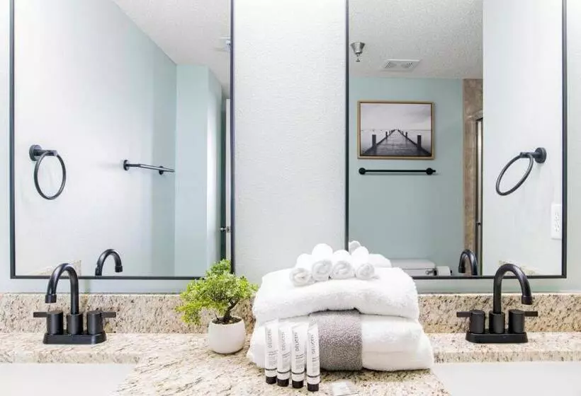 Beachfront Condo Balcony Pools Spacious Sauna