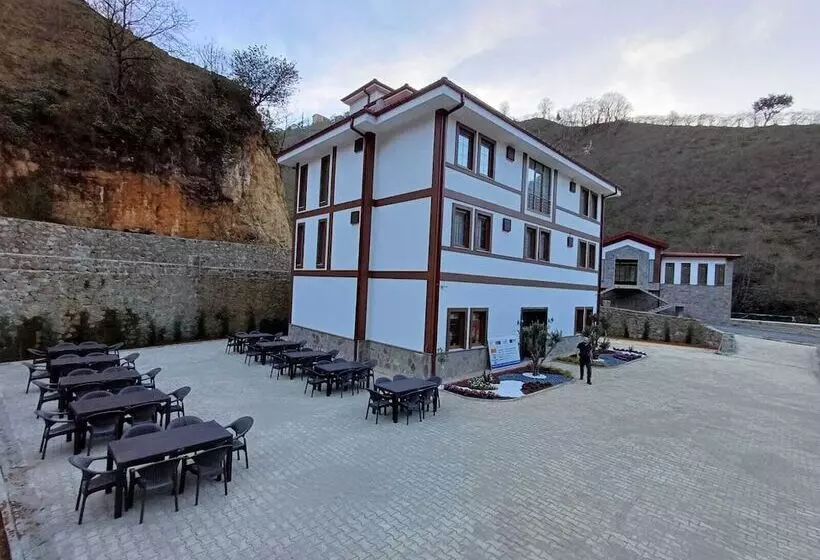 çardak Alti Otel
