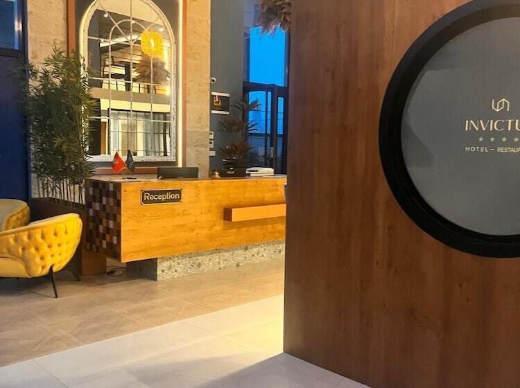 هتل Invictus