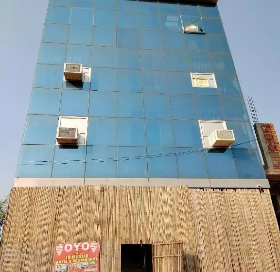 Hotelli Oyo Triple Star