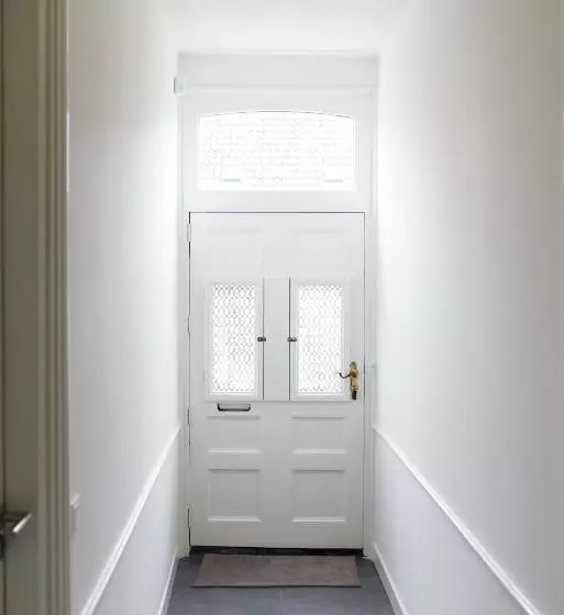B&b Het Herenhuys Aan De Historische Gracht Van Kollum