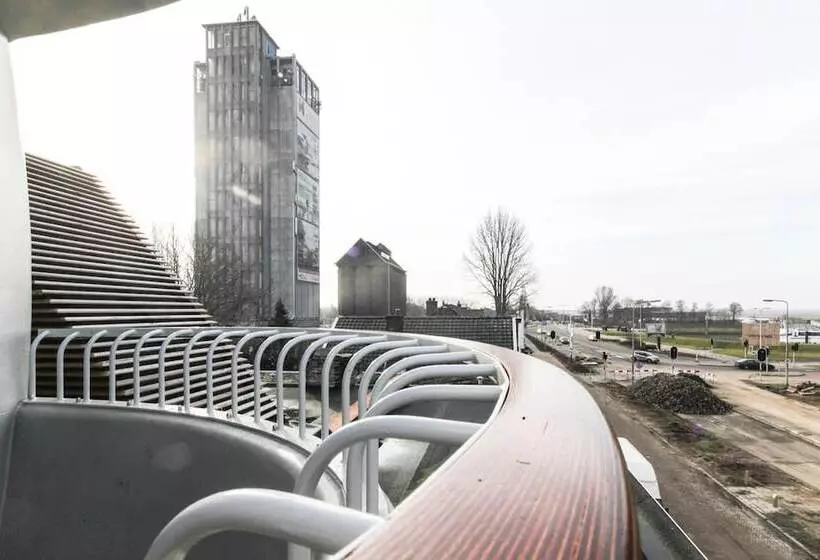 تختخواب و صبحانه Lucy Glxy