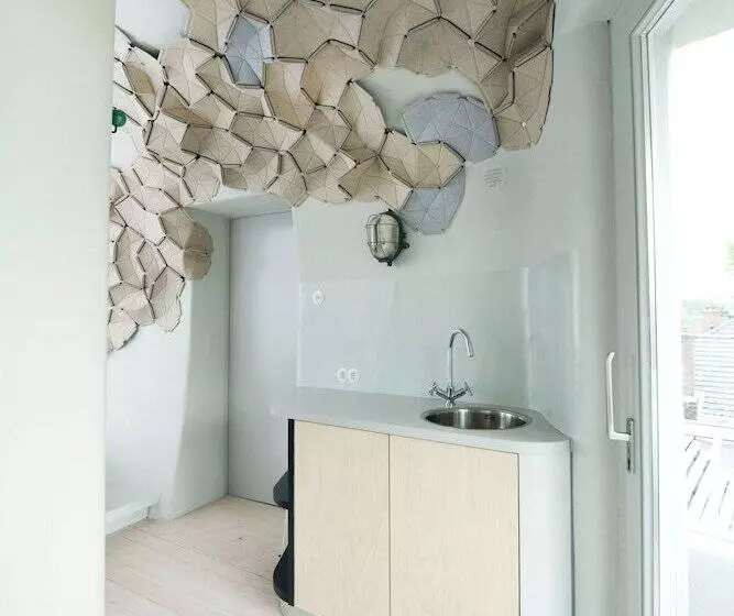 تختخواب و صبحانه Lucy Glxy