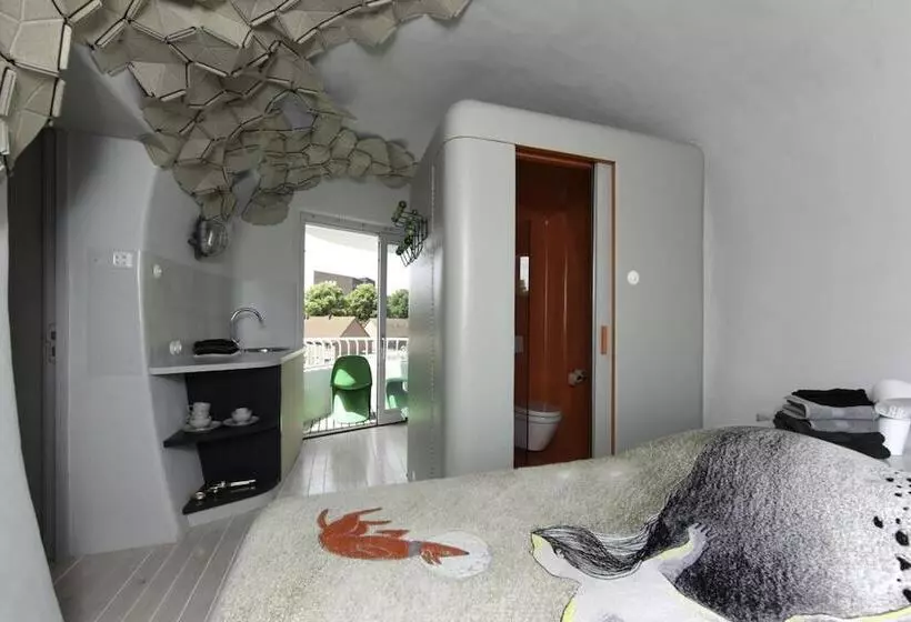 تختخواب و صبحانه Lucy Glxy