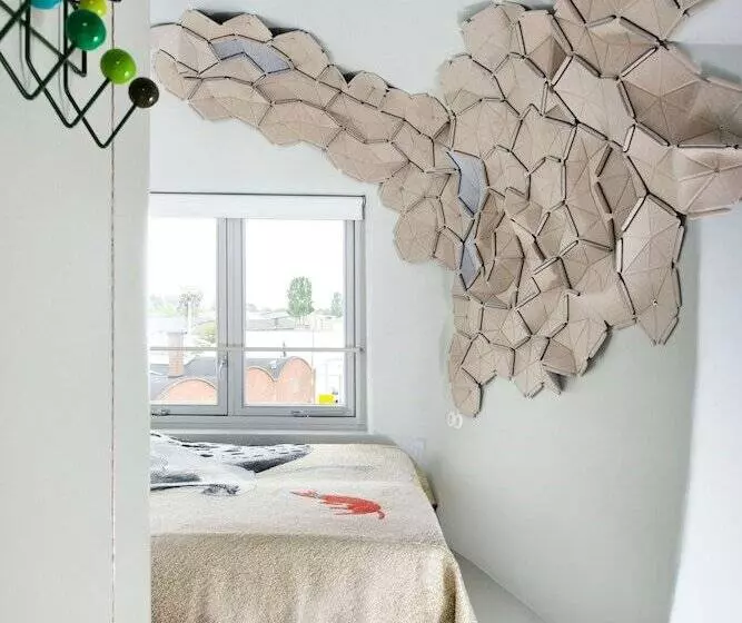 تختخواب و صبحانه Lucy Glxy