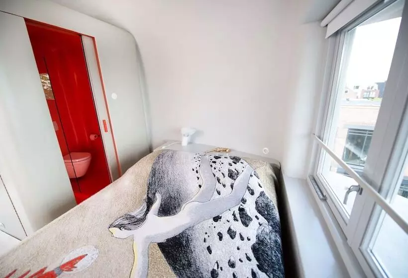 تختخواب و صبحانه Lucy Glxy