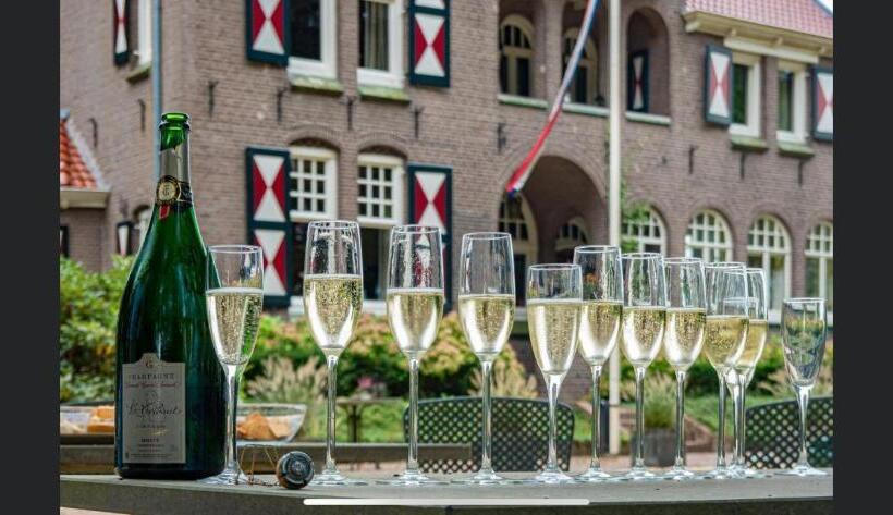 住所 Villa Rozenhof