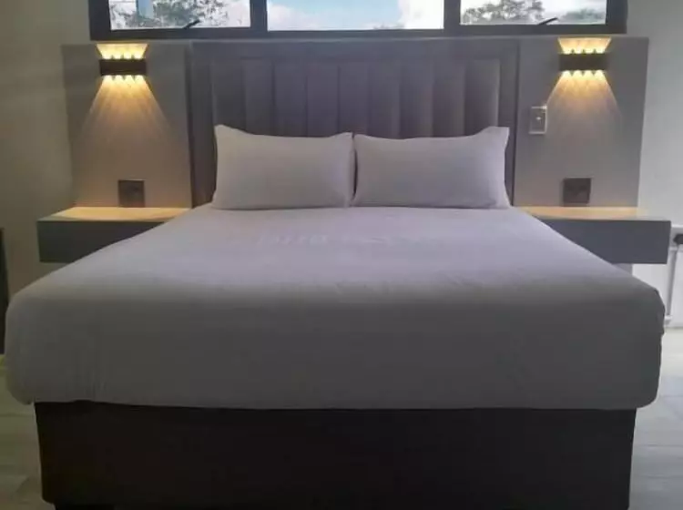 Hotelli Pula Nala Lodge