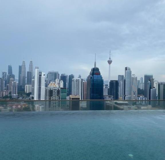 هتل Regalia By Parcello Klcc Infinity Pool