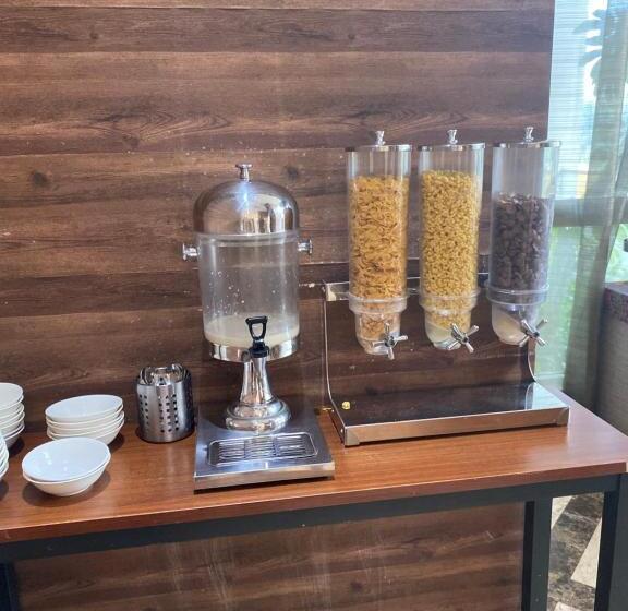 هتل Regalia By Parcello Klcc Infinity Pool