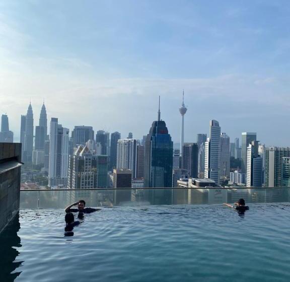 هتل Regalia By Parcello Klcc Infinity Pool