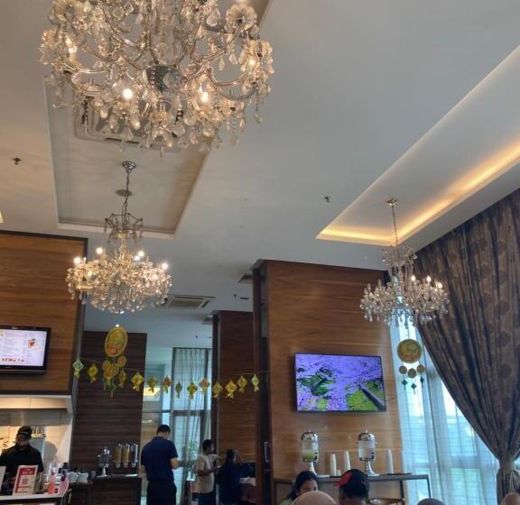 هتل Regalia By Parcello Klcc Infinity Pool