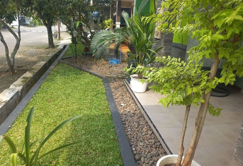 Hotel Oyo 93892 Homestay Koe Syariah