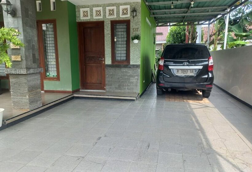 Hotel Oyo 93892 Homestay Koe Syariah