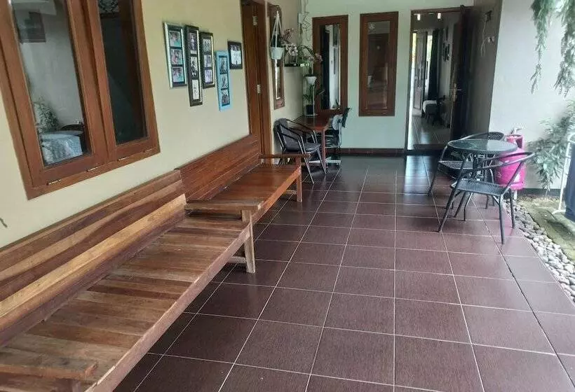 Hotelli Oyo 93892 Homestay Koe Syariah