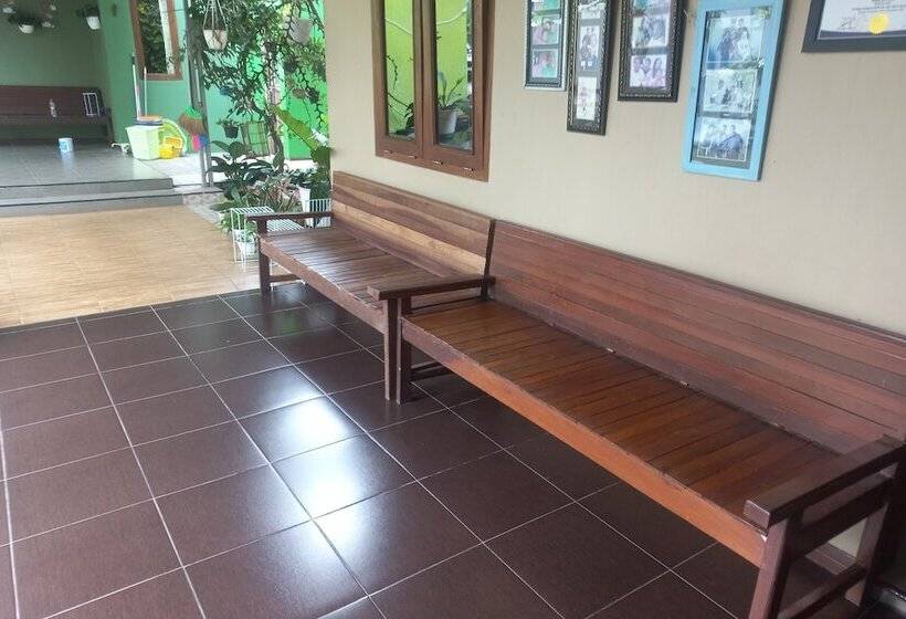 Hotel Oyo 93892 Homestay Koe Syariah