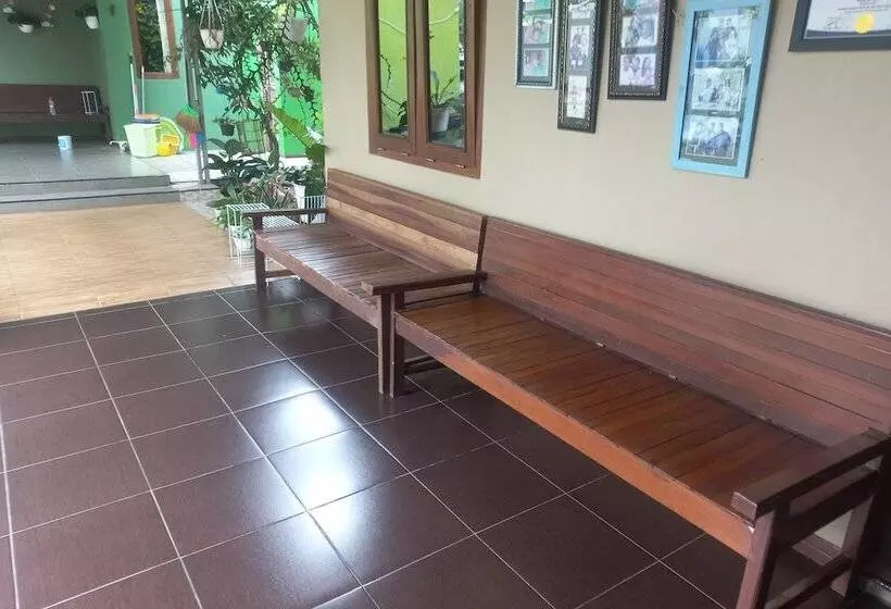 Hotelli Oyo 93892 Homestay Koe Syariah