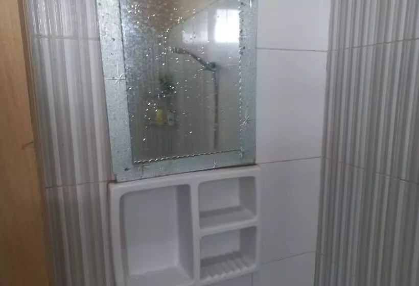 Hotelli Oyo 93892 Homestay Koe Syariah