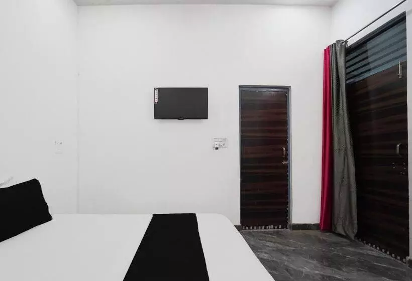 ホテル Oyo Kvs Guest House