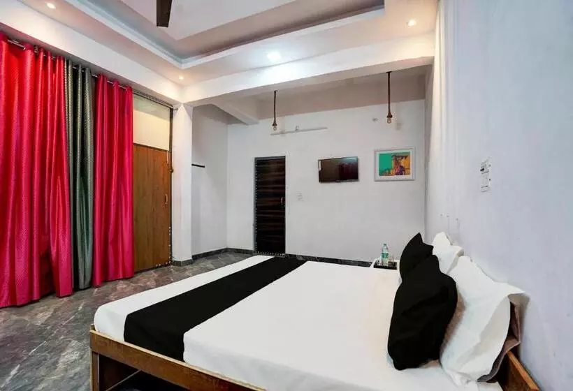 ホテル Oyo Kvs Guest House