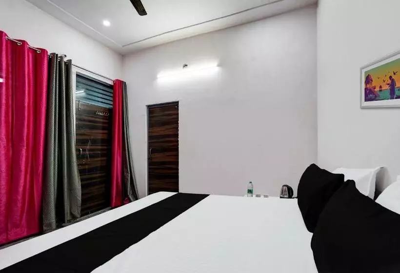 ホテル Oyo Kvs Guest House