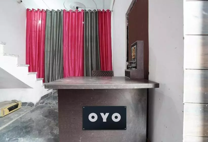 ホテル Oyo Kvs Guest House